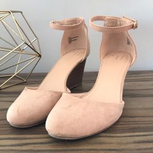 Women’s Wendi Closed toe wedge pumps